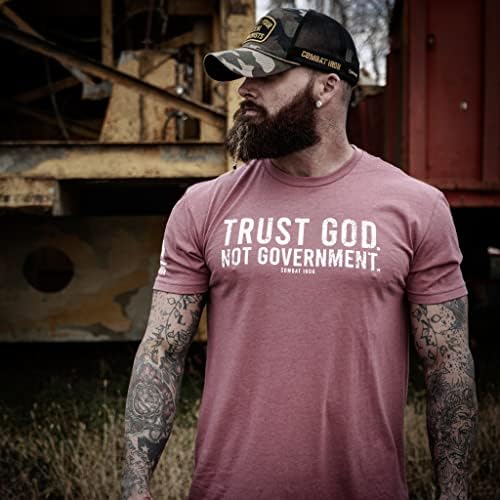 סמוך על אלוהים, לא ממשלה - חולצת טריקו של שרוול קצר של גברים