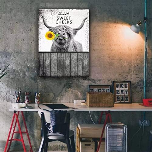 אמנות קיר פרה היילנד, תמונות פרה תפאורה קיר, פרה היילנד כפרית שחור -לבן עם תמונות חמניות לעיצוב קיר, 16x24