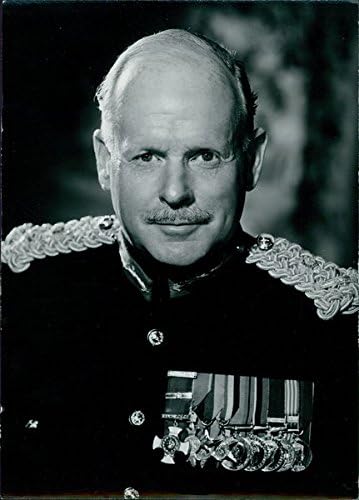 צילום וינטג 'של דיוקן של רב סרן רונלד מקדונלד.