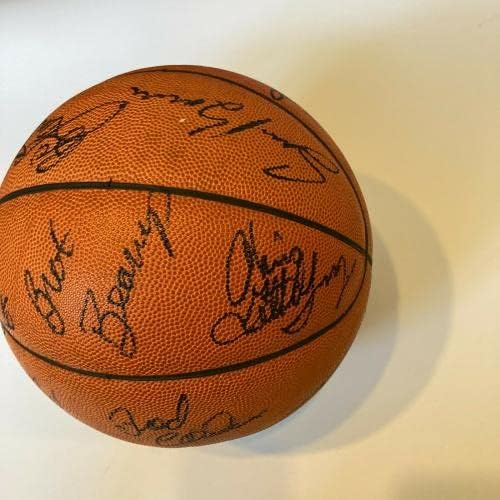 1980-81 צוות קנטאקי ווילד קאטס חתום על Vintage NCAA כדורסל JSA COA - כדורסל במכללות עם חתימה