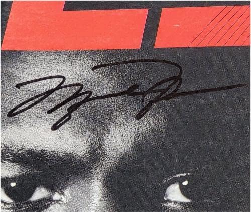 מייקל ג ' ורדן חתם על מגזין בולס עם טייגר וודס 2001