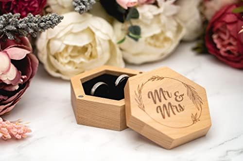 סטרובה מר וגברת קופסת טבעת נישואין - משושה עץ כפרי ייחודי המיועד להצעה, טקס, נושא, תצוגה או מארגן