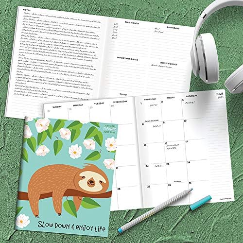 הוצאת TF - יולי 2021 - יוני 2022 Sloth Life מתכנן בינוני חודשי - מתכנן 2 עמודים עם רשתות לוח שנה