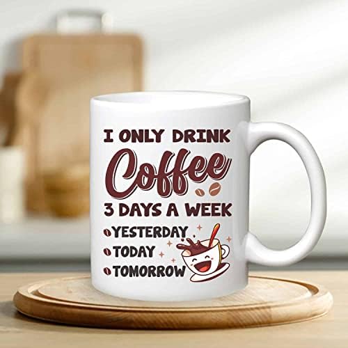 אורווג אני שותה קפה רק 3 ימים בשבוע אתמול היום מחר כוסות ספל - ספל מבטא מצחיק-בקבוק מים, מידה אחת,